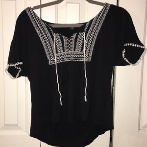 Peasant black t-shirt with white embroidery